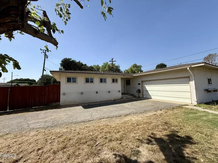 Property Photo:  124 Moultrie Place  CA 93060 