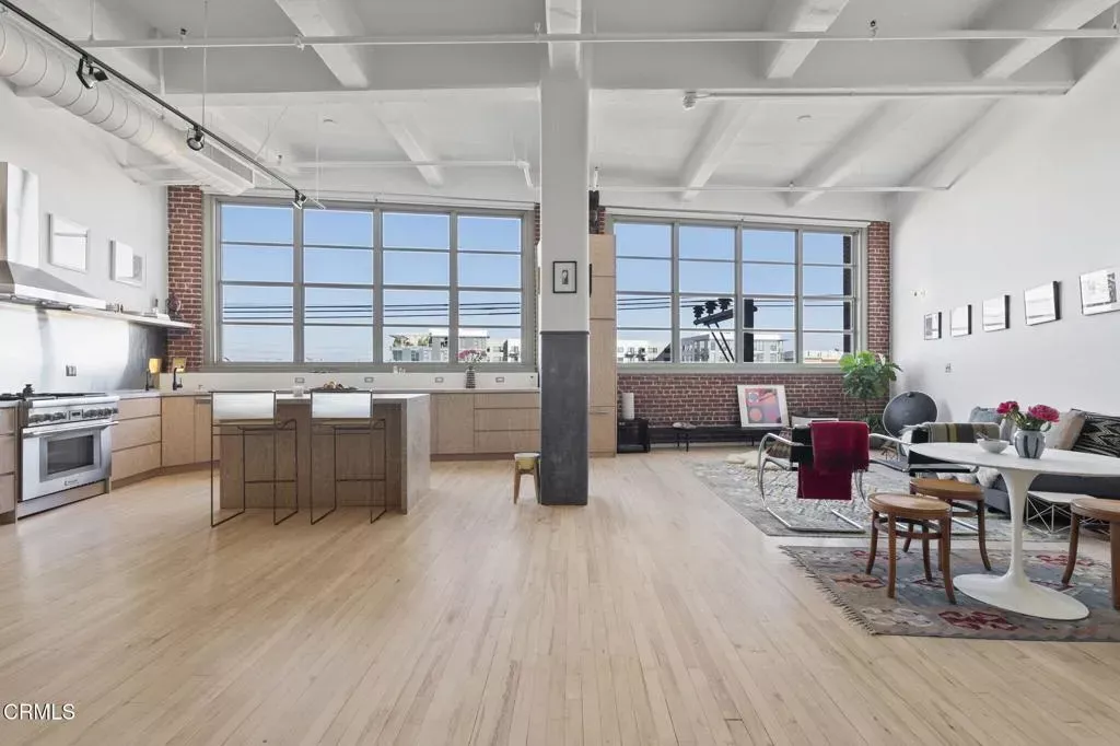 Property Photo:  1850 Industrial Street 407  CA 90021 