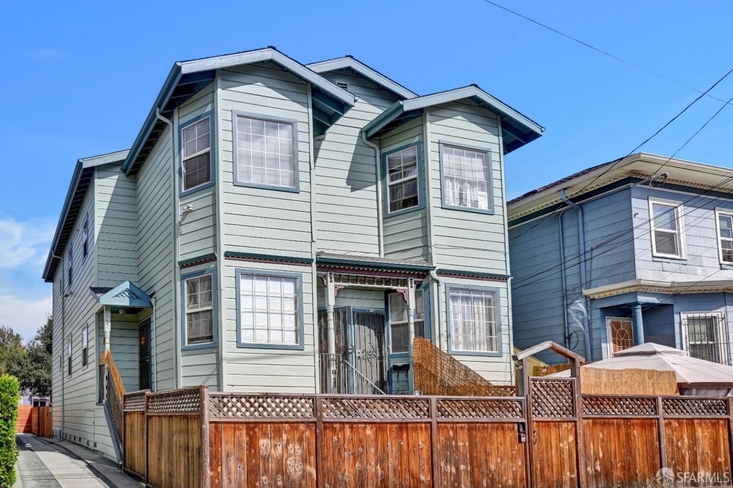 Property Photo:  860 20th Street  CA 94607 