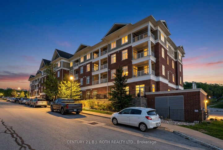 Property Photo: 40 Horseshoe Boulevard 310 ON L4M 4Y8