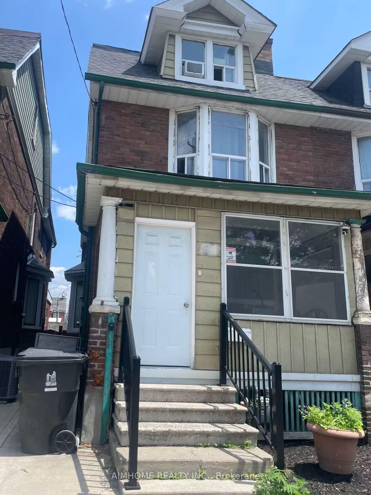 Property Photo: 625 Bathurst Street ON M5S 2R2