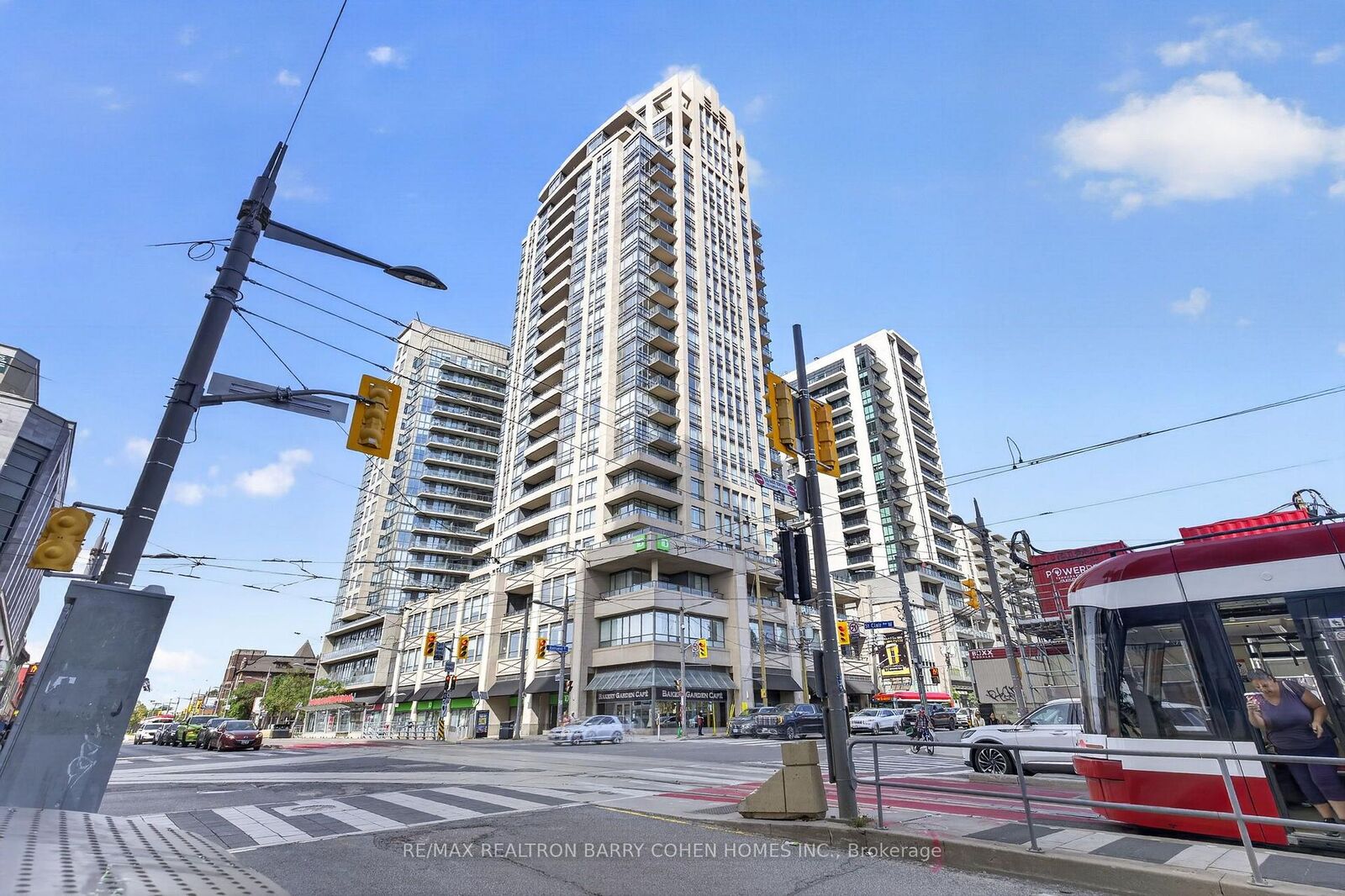 Property Photo:  500 St Clair Avenue W 1404  ON M6C 1A8 
