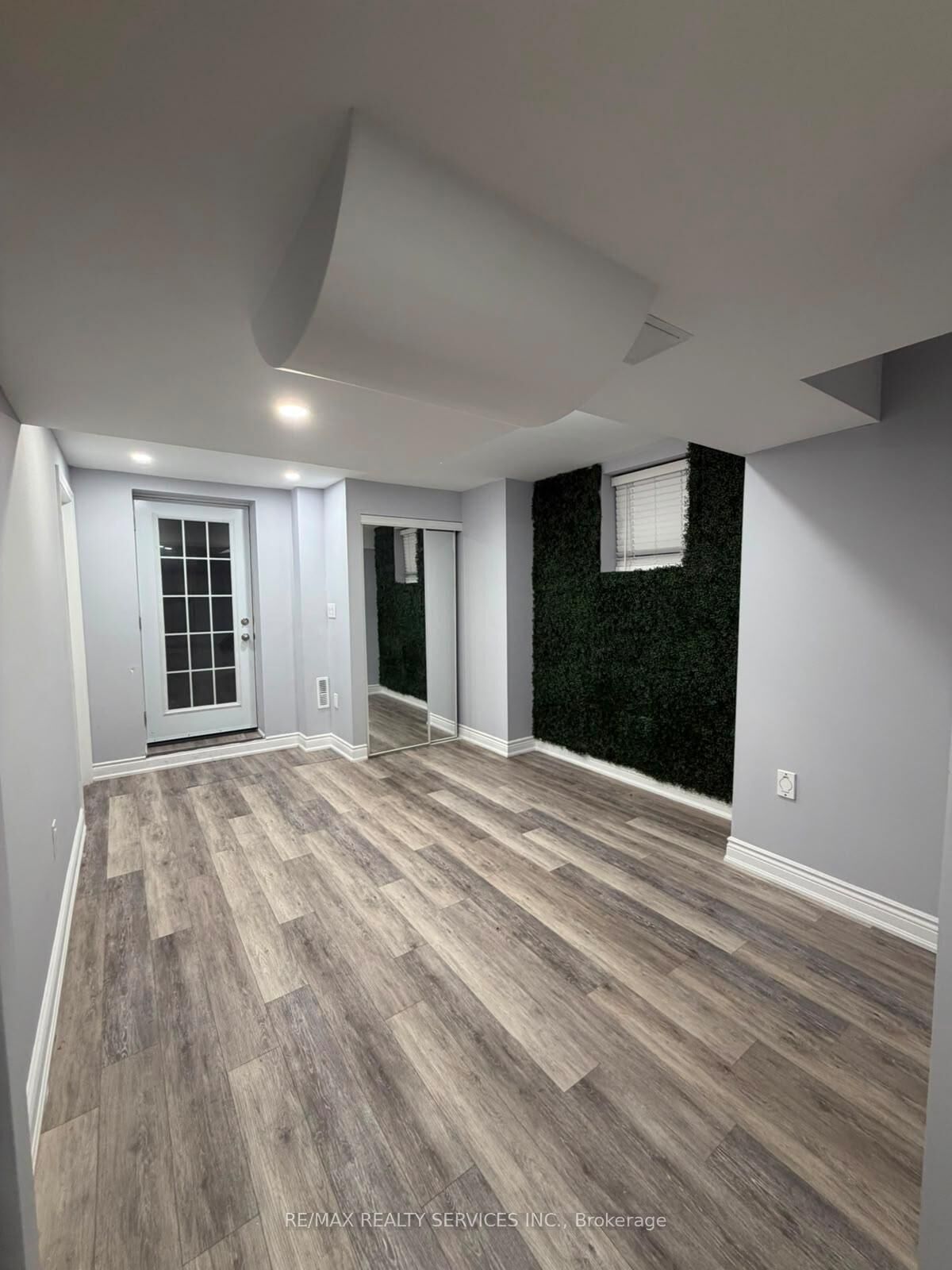 Property Photo:  2 Tonalite Road Lower  ON L6P 0M3 