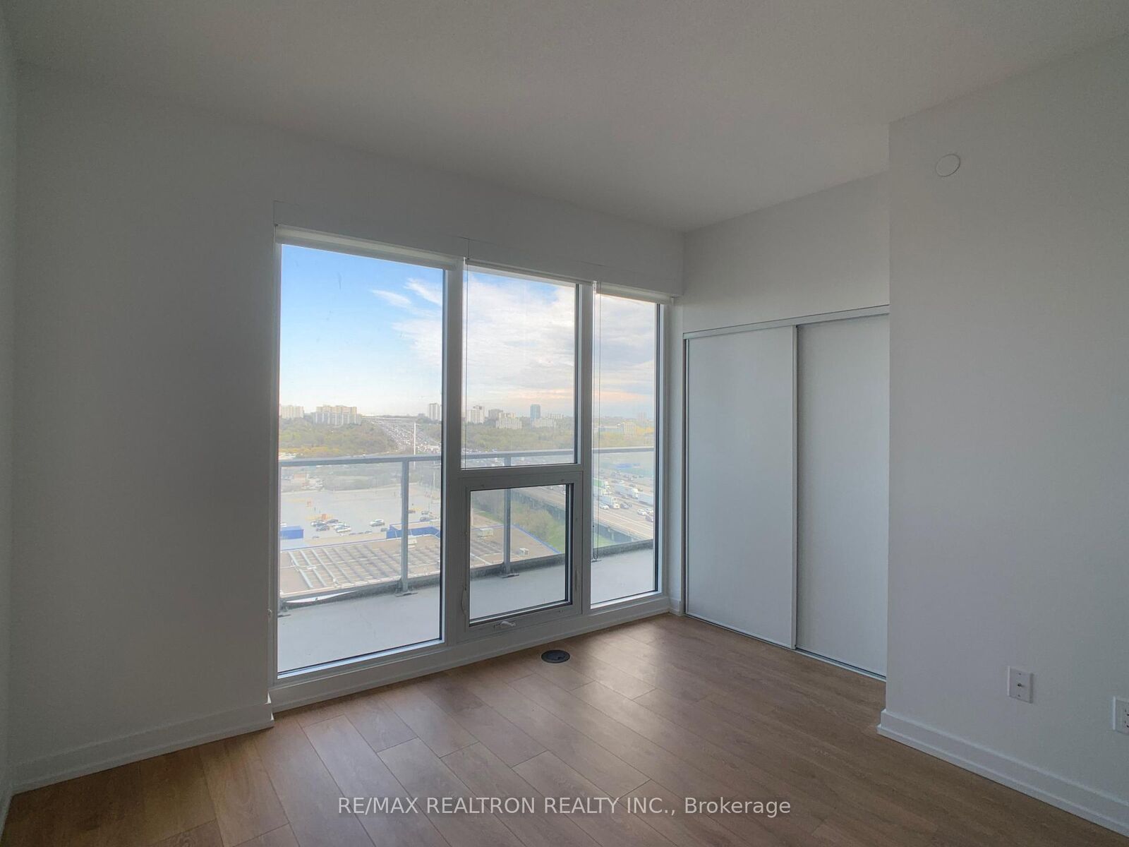 Property Photo:  117 McMahon Drive 1102  ON M2K 0E4 