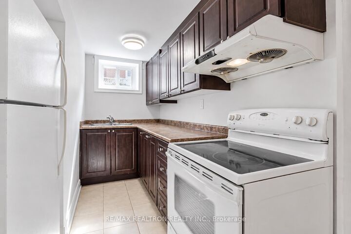 Property Photo:  7 Aragon Avenue  ON M1T 1X5 