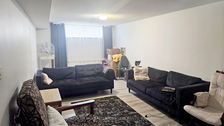 Photo de la propriété:  743 Sunnypoint Drive Basement  ON L3Y 2Z7 