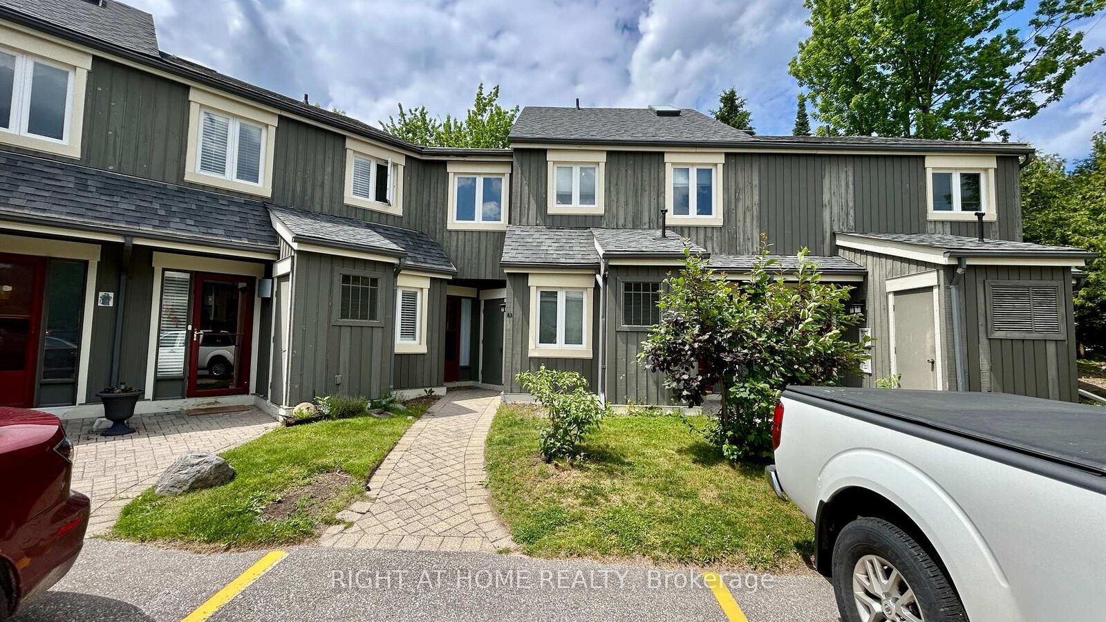 Property Photo:  38 Dawson Drive 83  ON L9Y 5B4 
