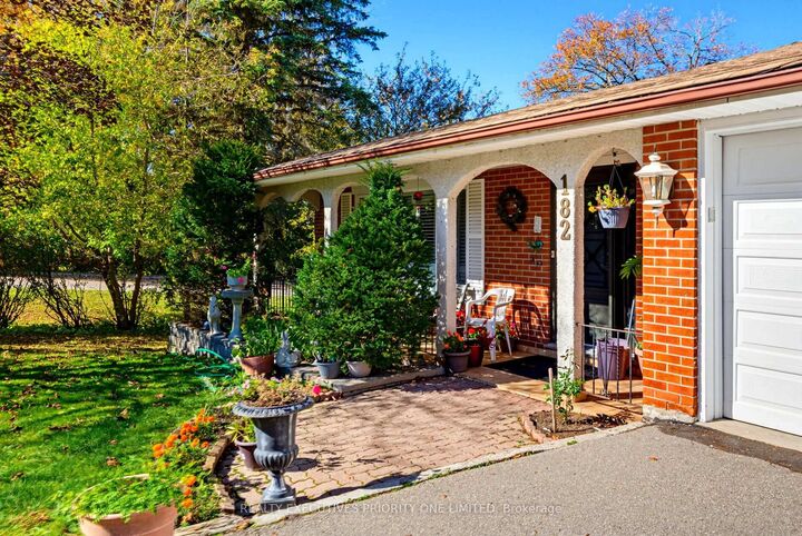 Property Photo:  182 Dew Street  ON L7B 1L1 