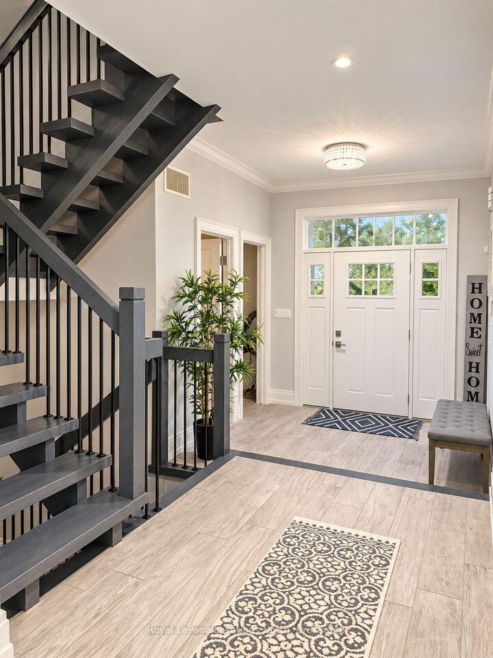 Property Photo:  7 Elm Drive  ON L9Z 2L3 