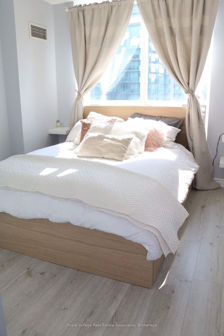 Property Photo:  50 Lynn Williams Street 1004  ON M6K 3R9 