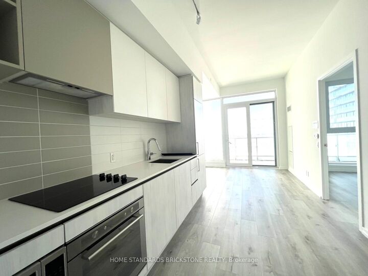Property Photo:  1000 Portage Parkway 1706  ON L4J 0J7 