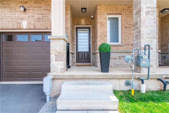 Property Photo:  26 Foothills Lane  ON L8E 0K1 