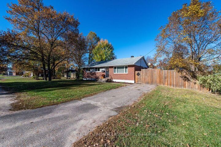 Property Photo:  525 Irving Street  ON K8A 2T8 