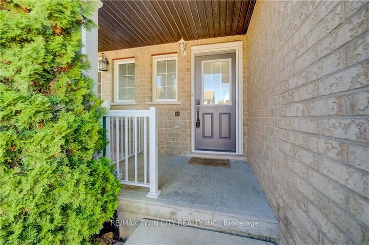 Property Photo:  63 Sorrento Street  ON N2R 0A4 