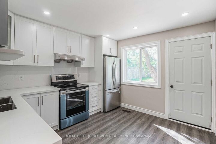 Property Photo:  257 Parkway Avenue  ON L4P 2W1 
