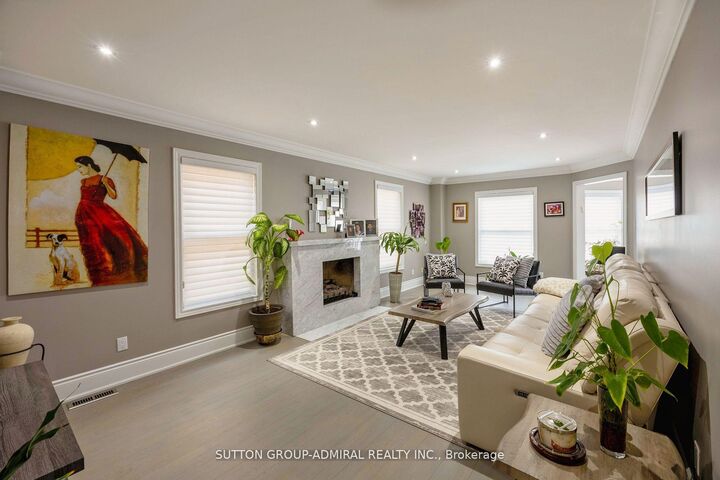 Property Photo:  1 Regent Street  ON L4C 9A9 