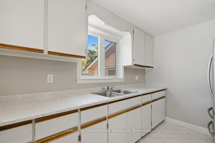 Property Photo:  1 Clarke Boulevard  ON K8N 4C8 