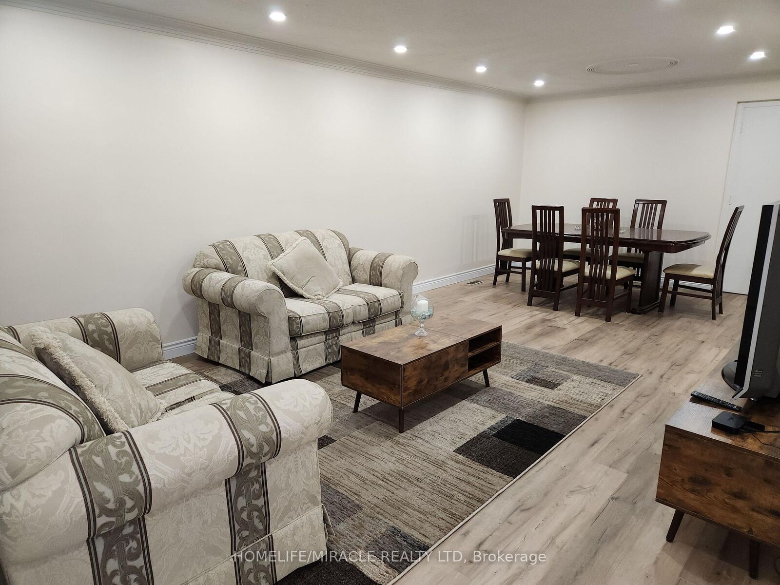 Property Photo:  8 Tina Court  ON M3L 2H4 