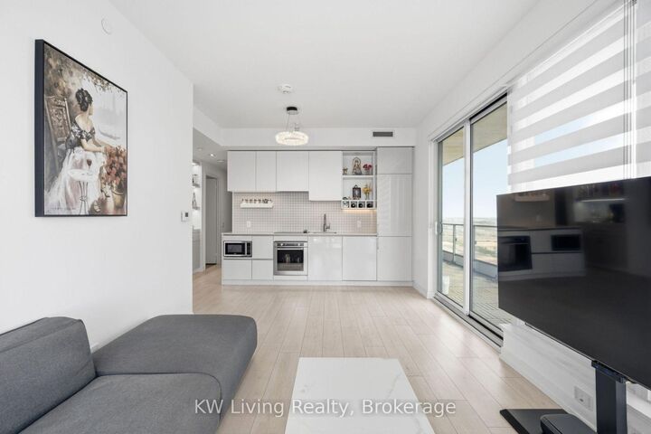 Property Photo:  950 Portage Parkway 4306  ON L4K 0J7 