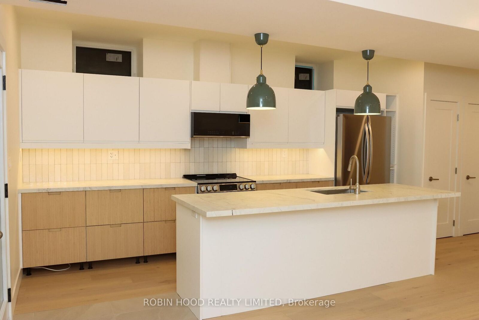 Property Photo:  247 Pacific Avenue 4  ON M6P 2P7 