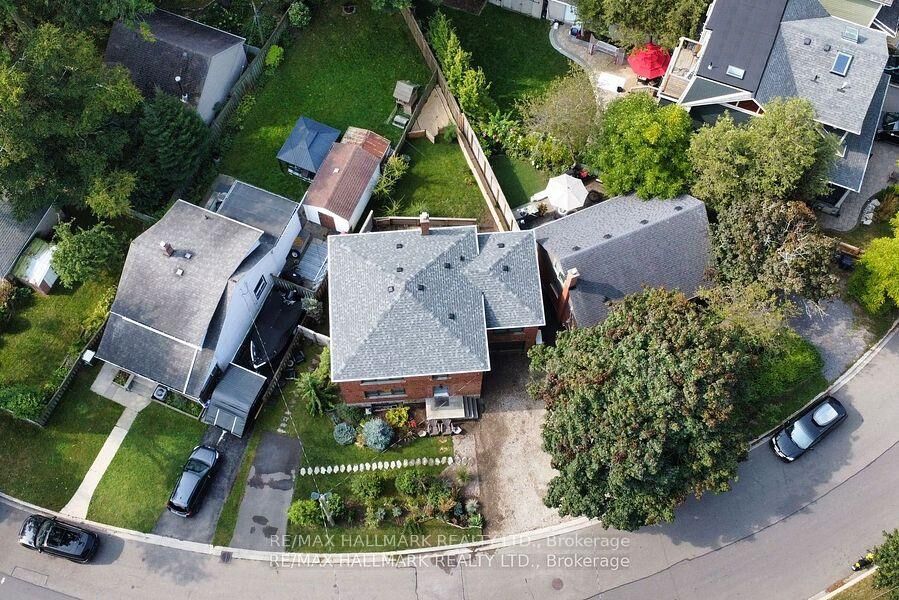 Property Photo:  6 Thirty First Street Upper  ON M8W 3E8 