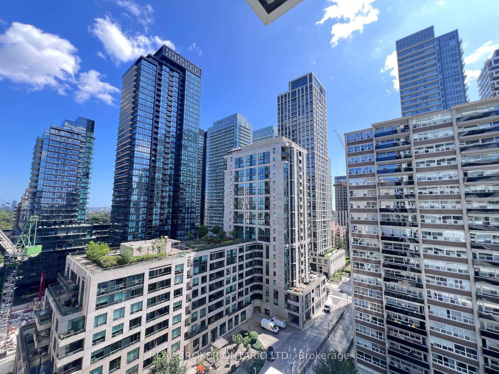 Property Photo:  101 Erskine Avenue 1207  ON M4P 0C5 