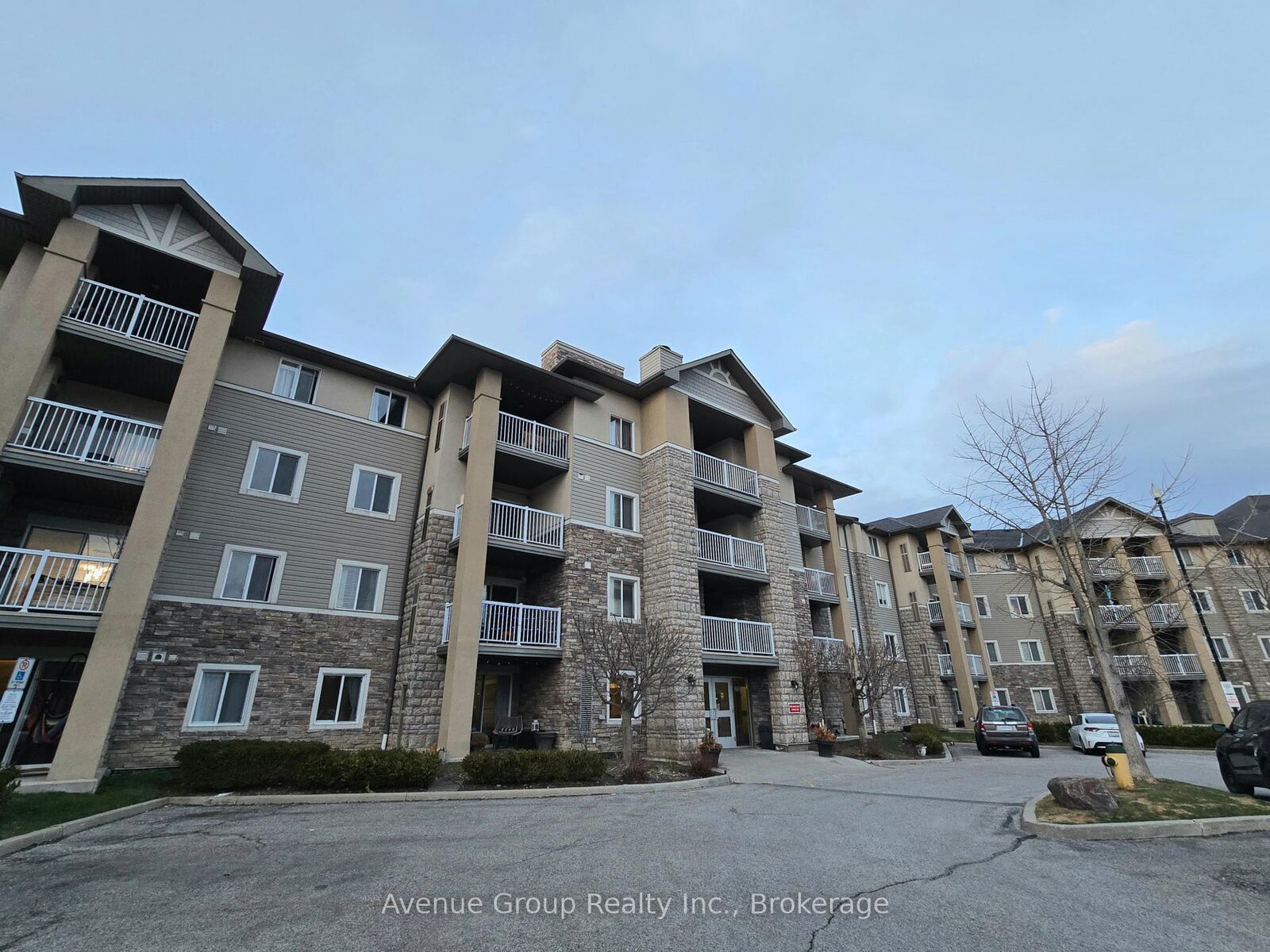 Property Photo:  684 Warden Avenue Room 3 - #314  ON M1L 4W4 