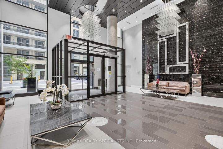 Property Photo:  9201 Yonge Street NW 1004  ON L4C 1H9 