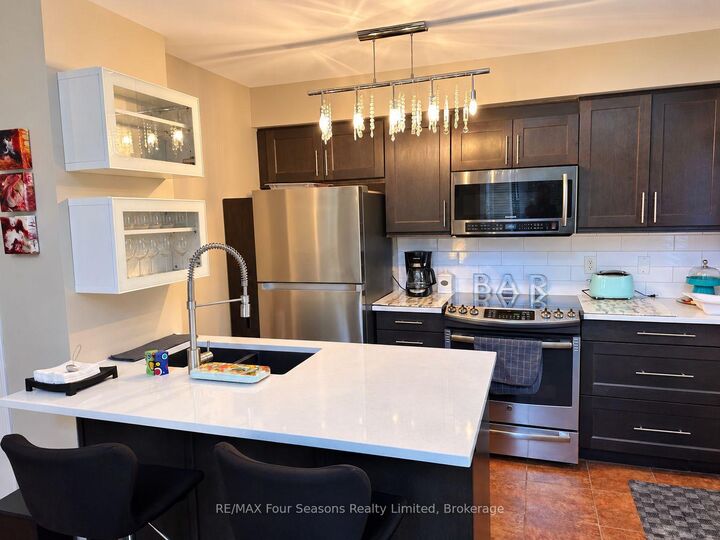 Property Photo:  41 Sundial Court  ON L9Y 5E5 