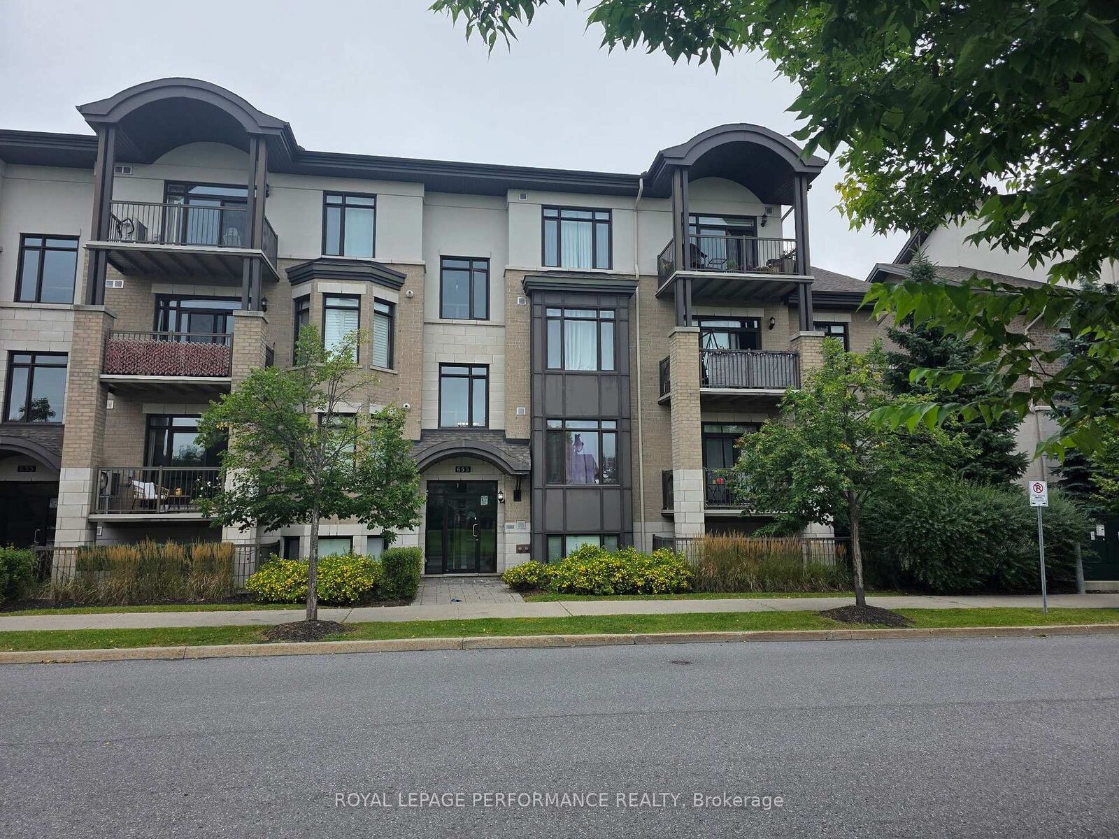 Property Photo: 655 Beauparc Private 101 ON K1J 0B6