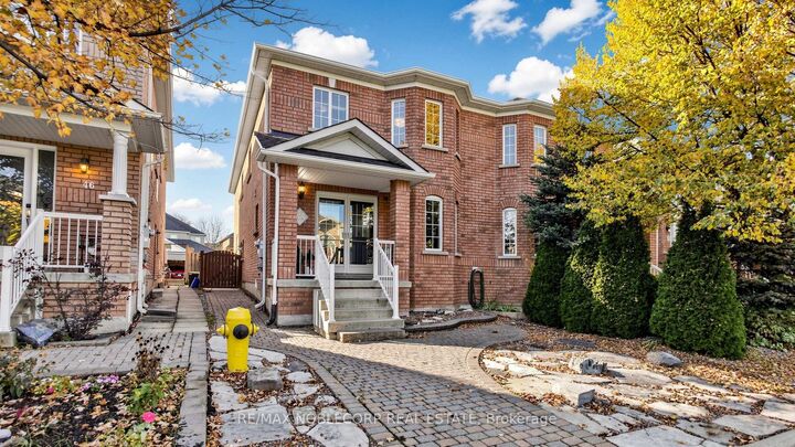 Photo de la propriété:  48 Ed Quigg Way  ON L4H 2S1 