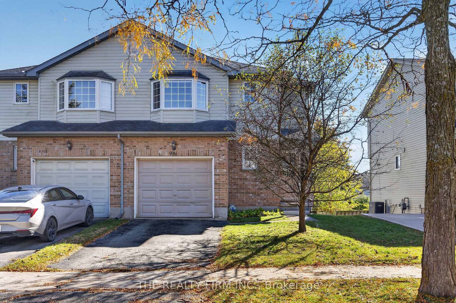 Property Photo:  941 Thistledown Way  ON N6G 4Z6 