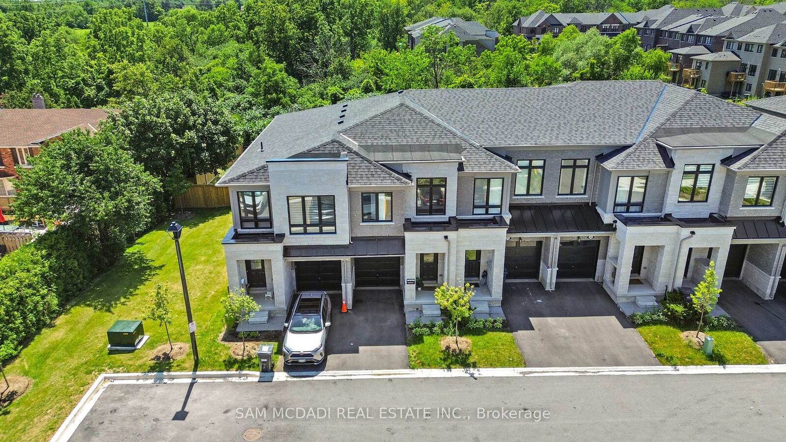 Property Photo:  2076 Coppenwood Common  ON L7P 0V8 