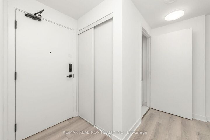 Property Photo:  1185 Dupont Street 1402  ON M6H 2A6 