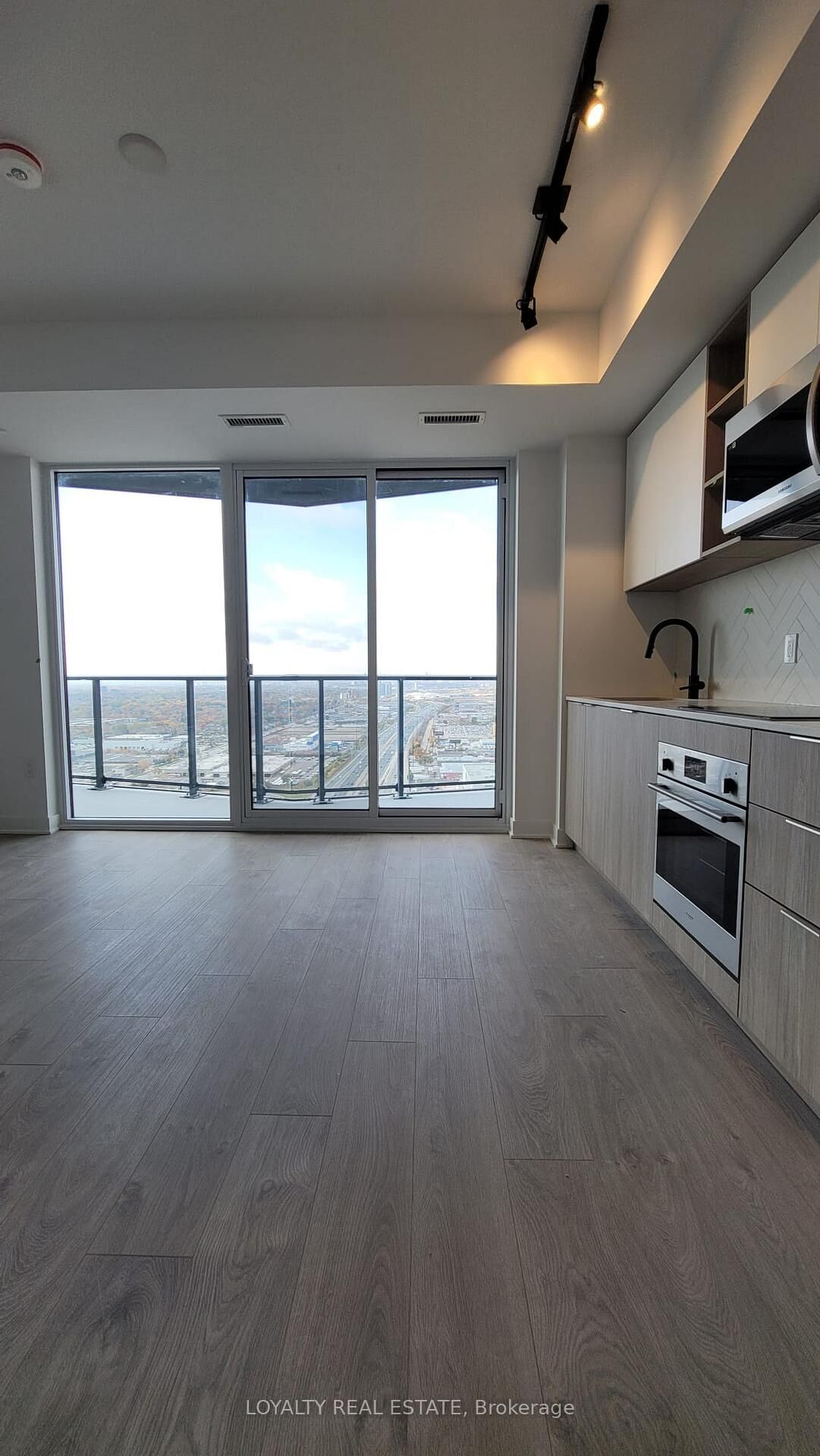 Property Photo: 36 Zorra Street 3210 ON M8Z 4Z7