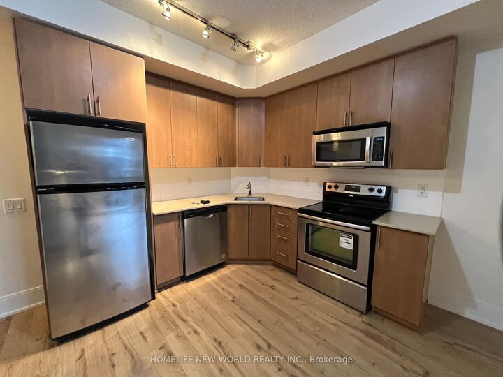 Property Photo:  560 Front Street W 1032  ON M1V 1C1 