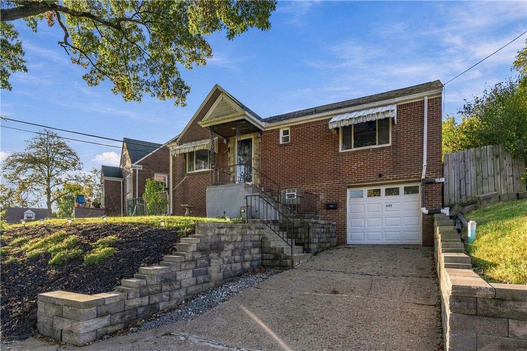 Property Photo:  654 Northcrest Dr  PA 15226 