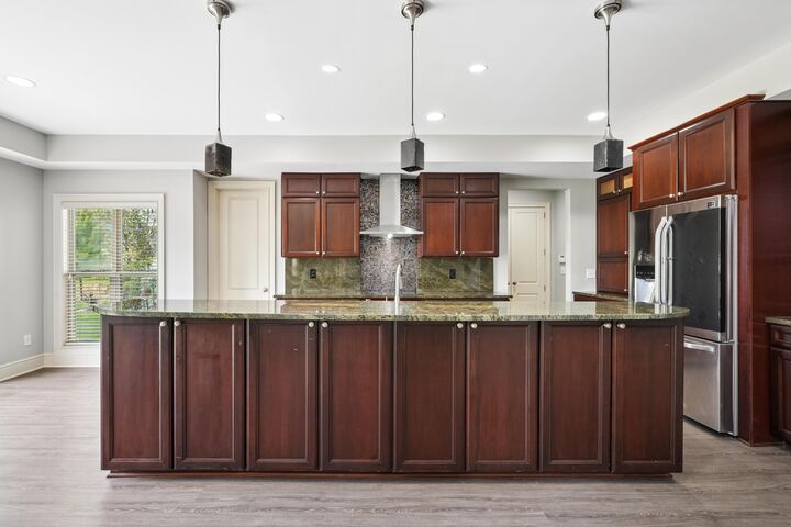 Property Photo: 4558 Hirth Hill E Road OH 43123