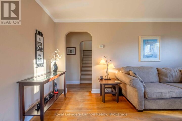 Property Photo:  349 Algoma Street North  ON P7A 5B4 
