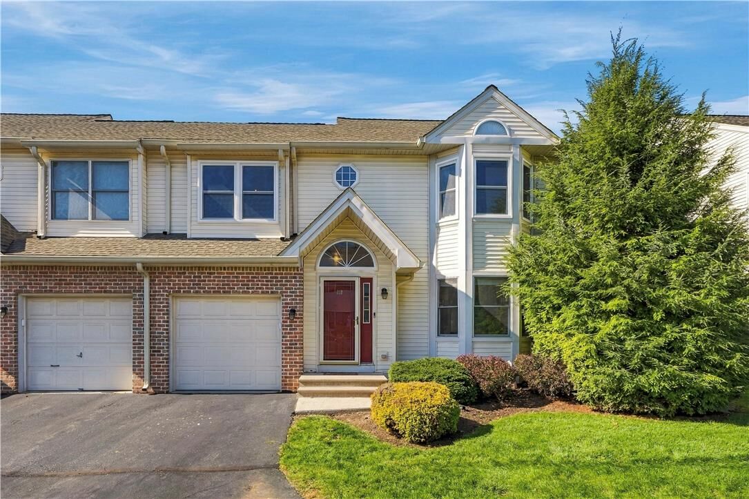 Property Photo:  212 Ridings Circle  PA 18062 