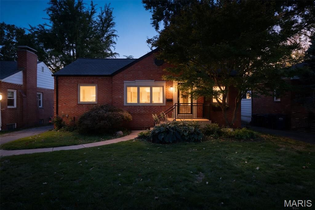 Property Photo: 7808 Garden Avenue MO 63119