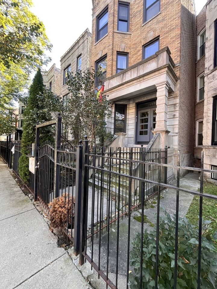 Property Photo:  2857 W Shakespeare Avenue 1  IL 60647 