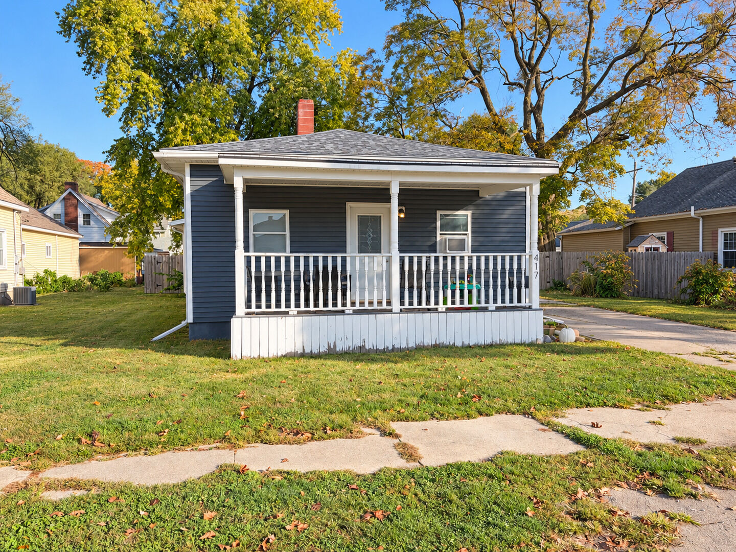 Property Photo:  417 W Washington Street  IL 61727 