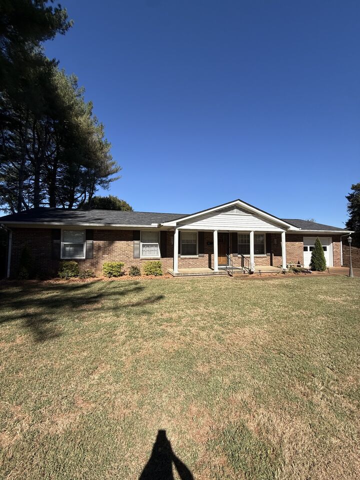 Property Photo:  704 5th St E  TN 38464 