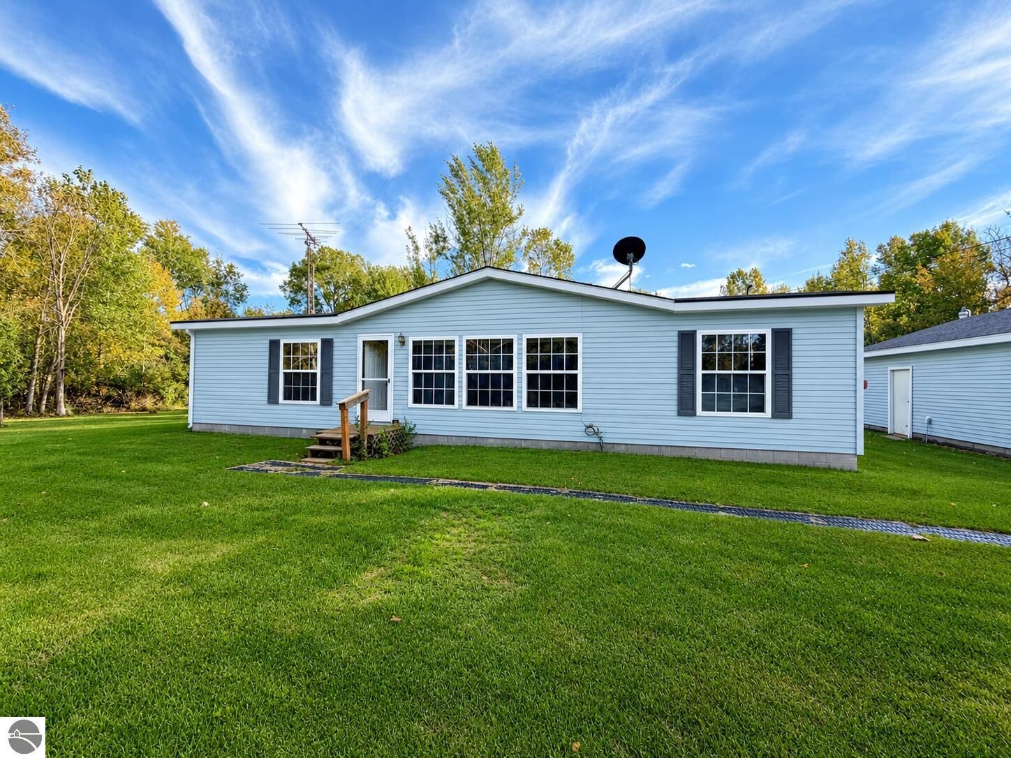 Property Photo:  1568 E Hull Road  MI 48628 
