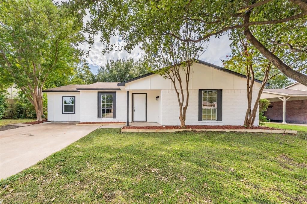 Property Photo:  2310 Idlewood Drive  TX 76014 