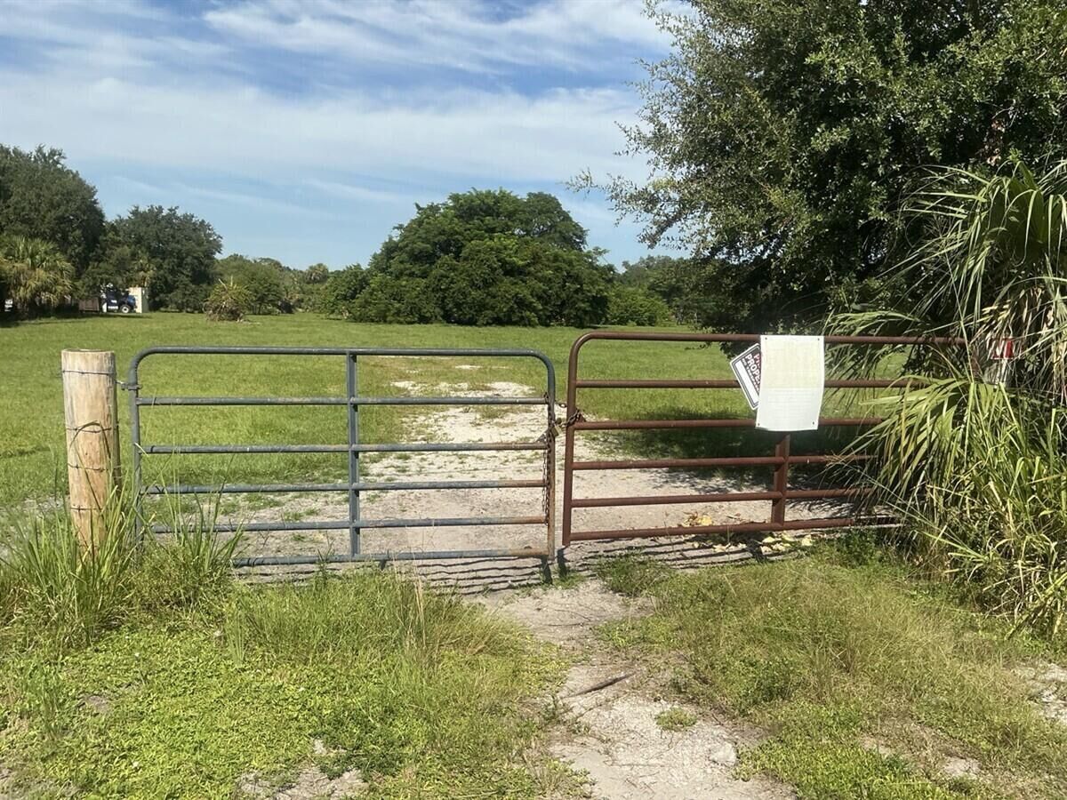 Property Photo:  3055 Hammond Road  FL 34946 