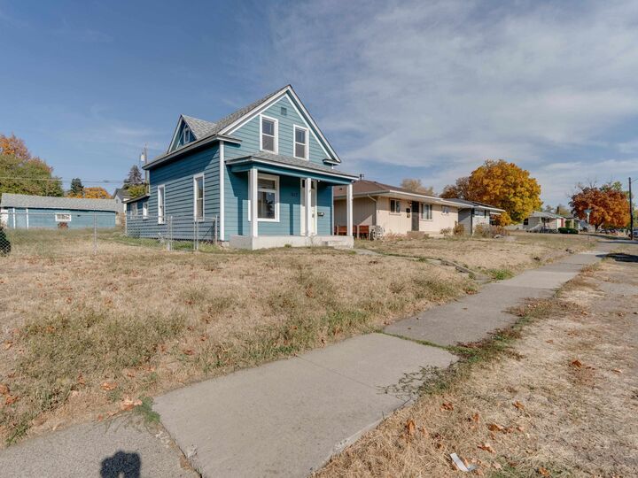 Property Photo:  1517 E Bridgeport Ave  WA 99207 