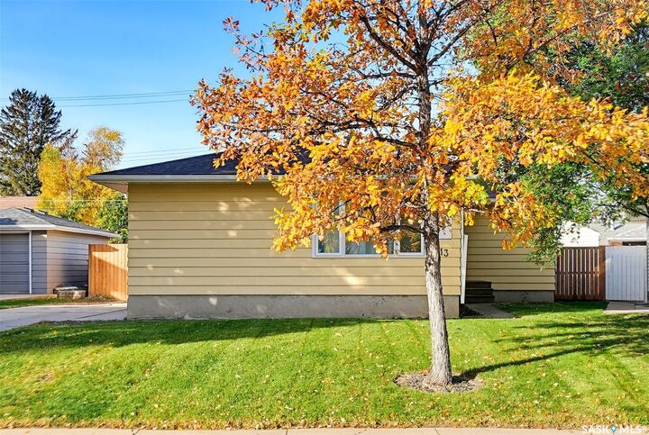 Property Photo:  13 Stewart Avenue  SK S7L 3S5 