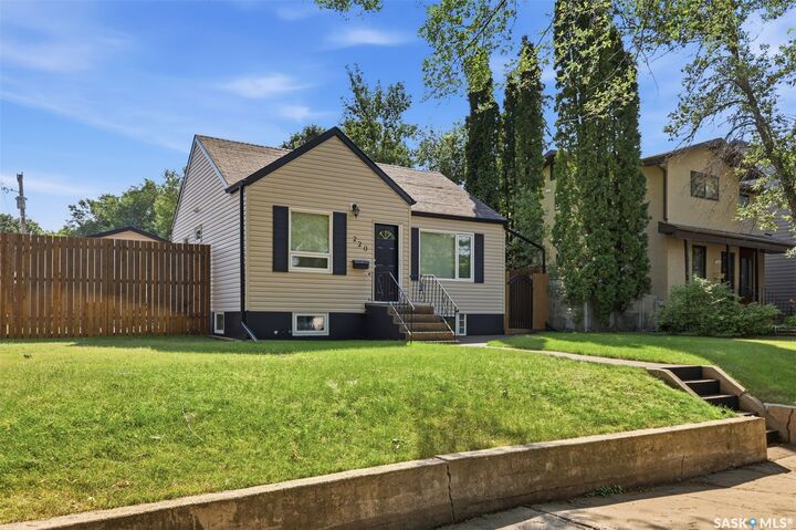 Property Photo:  220 3rd Street E  SK S7H 1L3 